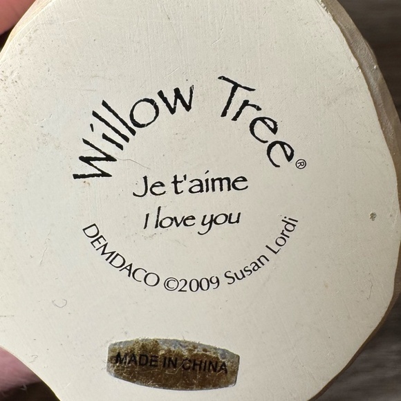 Je t'aime (I Love You) Willow Tree Figurine - Picture 3 of 3